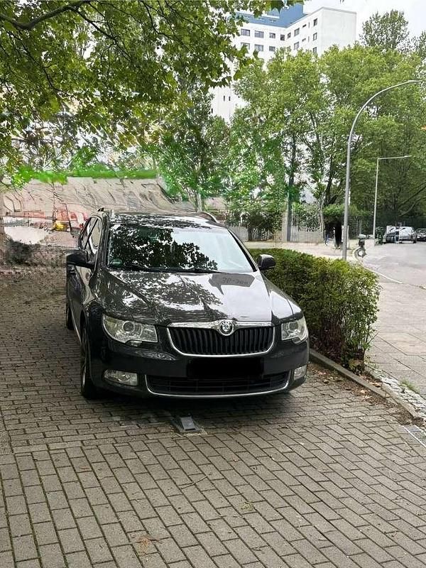 Braun Gebraucht 2010 Skoda Superb Kombi | 7.950 € (Etwas zu teuer) - Bild 1/1