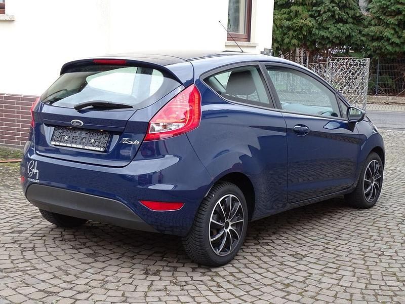 Gebraucht Ford Fiesta 60 PS (44 kW) 2011 Blau Kleinwagen