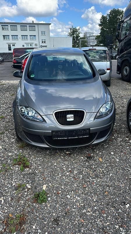 Grau Gebraucht 2006 Seat Altea Van / Kleinbus | 2.100 € (Fairer Preis) - Bild 1/4