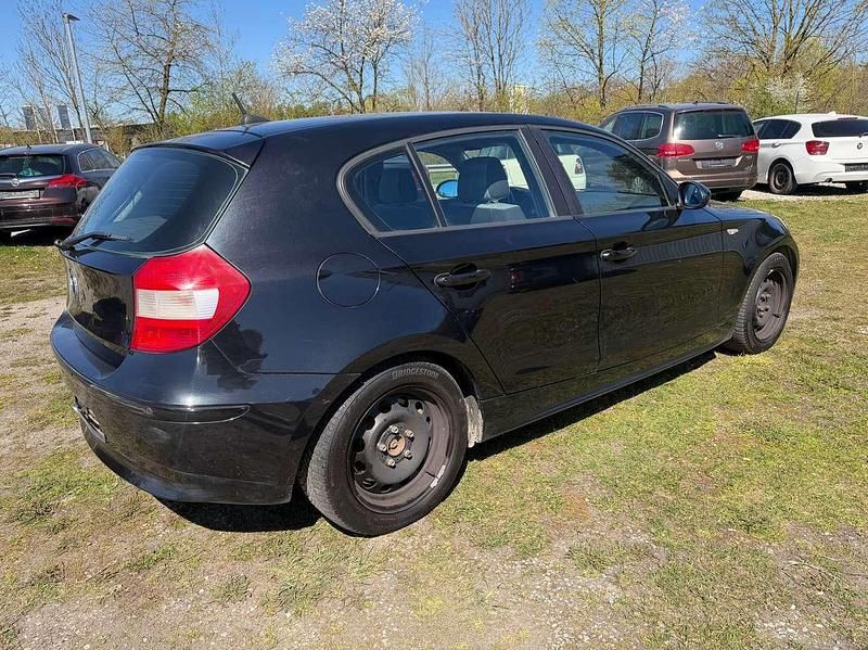 Gebraucht BMW 120 163 PS (119 kW) 2006 Black sapphire metallic Kleinwagen