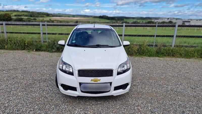 Weiß Gebraucht 2011 Chevrolet Aveo Kleinwagen | 2.499 € (Guter Preis) - Bild 1/4