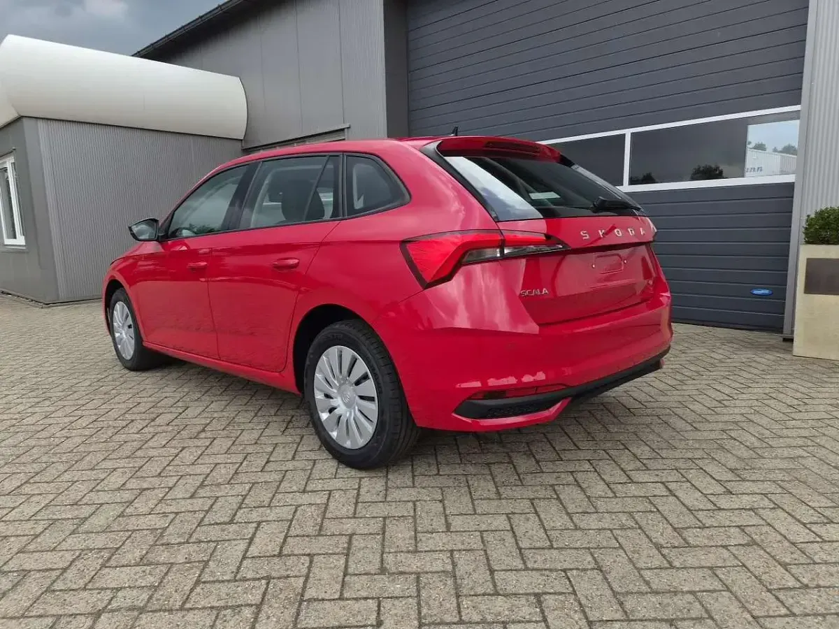 Neu Skoda Scala Selection 116 PS (85 kW) 2026 Velvet rot metallic Kleinwagen