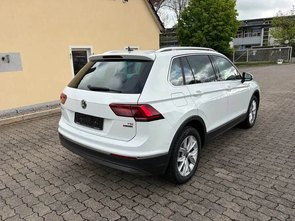 Second-hand VW Tiguan Highline 150 CP (110 kW) 2017 Alb SUV