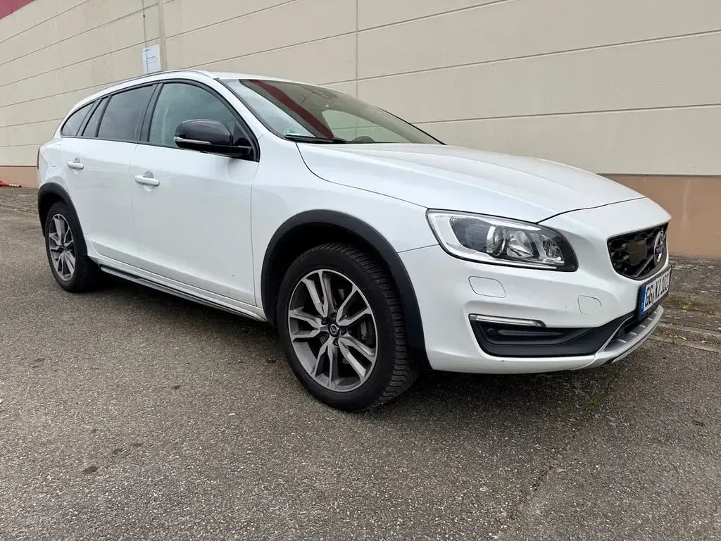 Gebraucht Volvo V60 CC Pro 150 PS (110 kW) 2017 Weiß Kombi