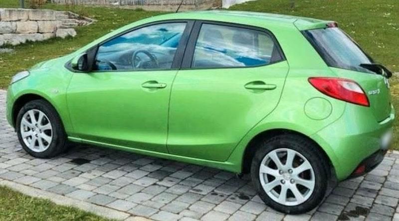Second-hand Mazda 2 90 CP (66 kW) 2011 Verde Hatchback