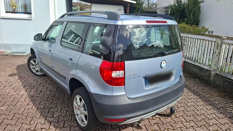 Gebraucht Skoda Yeti 110 PS (80 kW) 2011 Blau SUV