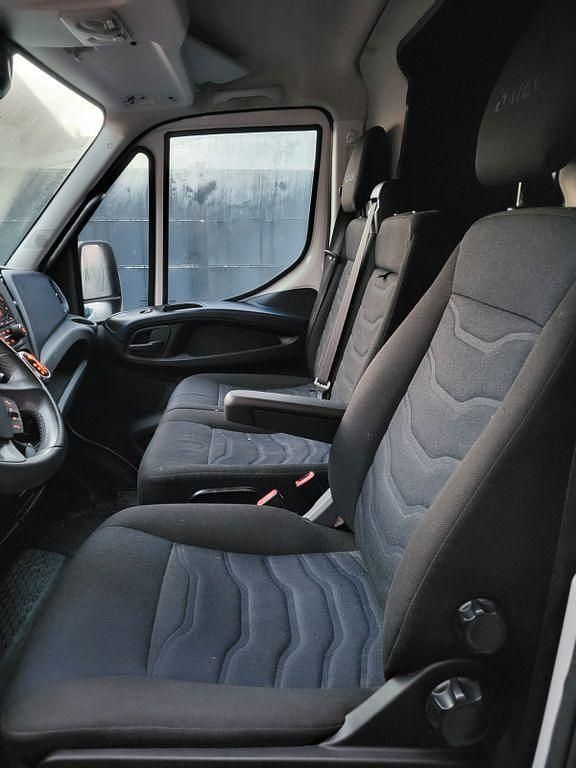 Gebraucht Iveco Daily 156 PS (114 kW) 2020 Weiß Van / Kleinbus