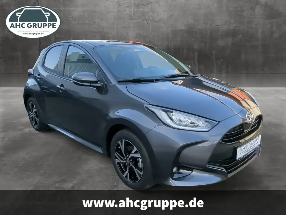 Gebraucht Toyota Yaris Connect Style 117 PS (86 kW) 2025 Grau Kleinwagen