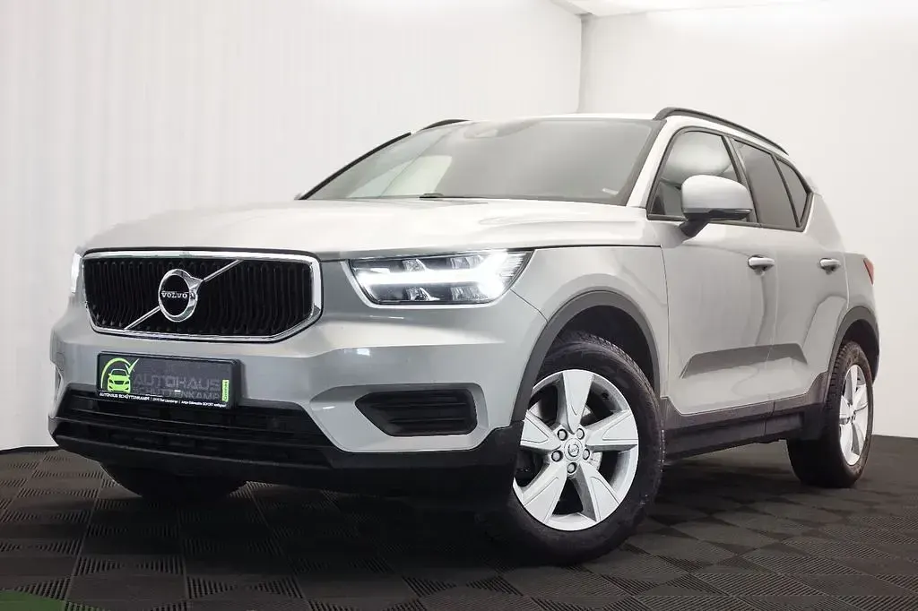 Używany Volvo XC40 190 KM (139 kW) 2018 Srebrny SUV