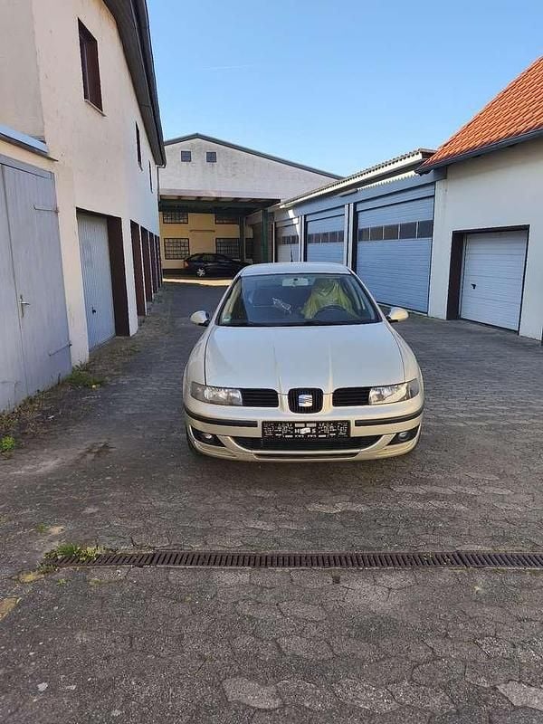 Gelb Gebraucht 2003 Seat Leon Stella Limousine | 1.200 € (Fairer Preis) - Bild 1/4
