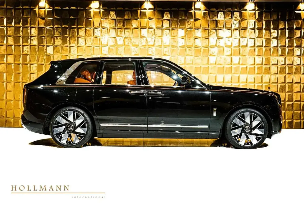 Neu Rolls Royce Cullinan 544 PS (400 kW) 2026 Black diamond SUV