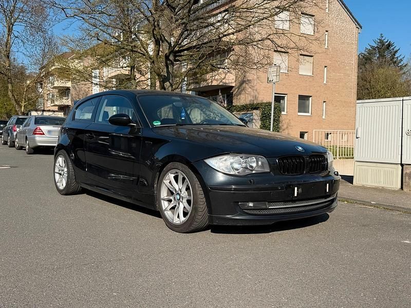 Gebraucht BMW 116 122 PS (89 kW) 2010 Schwarz Kleinwagen