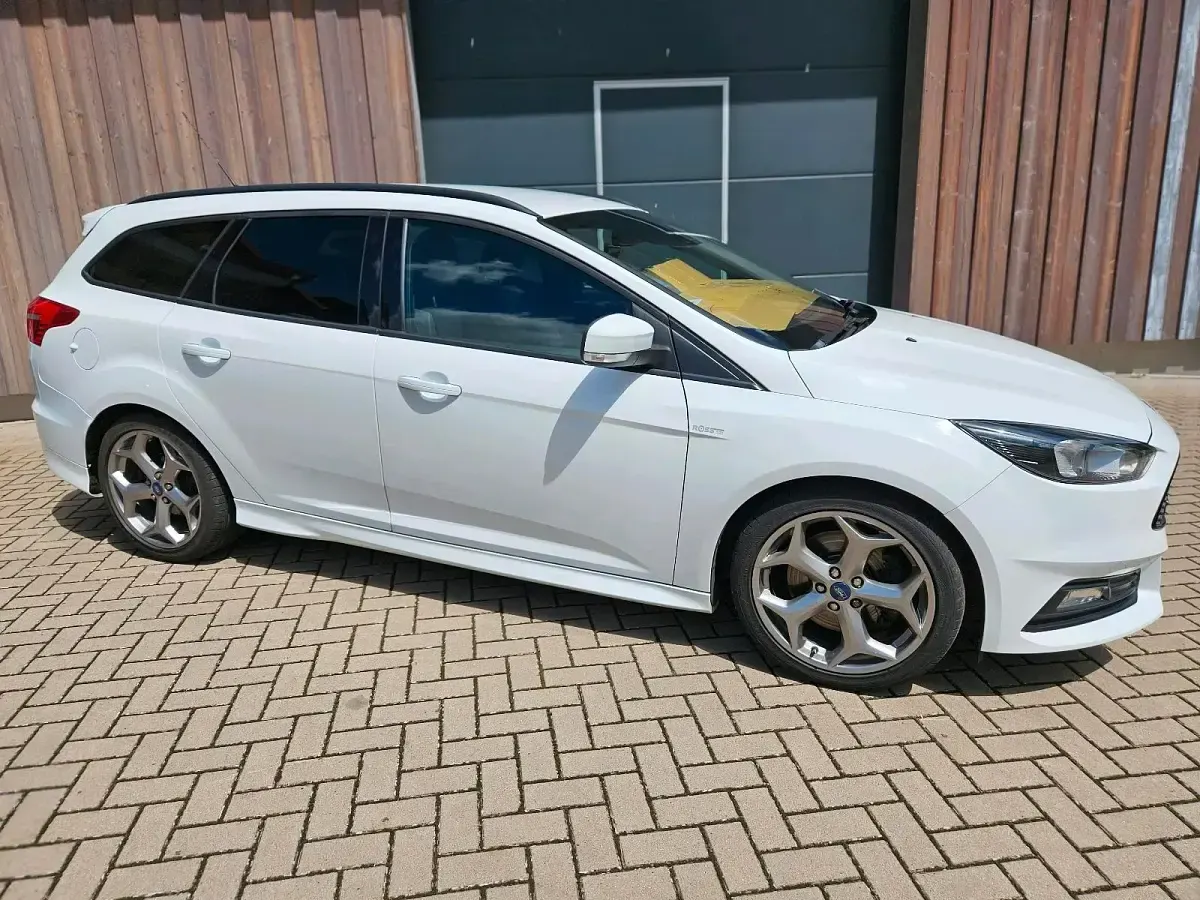 Gebraucht Ford Focus ST 252 PS (185 kW) 2016 Weiß Kombi
