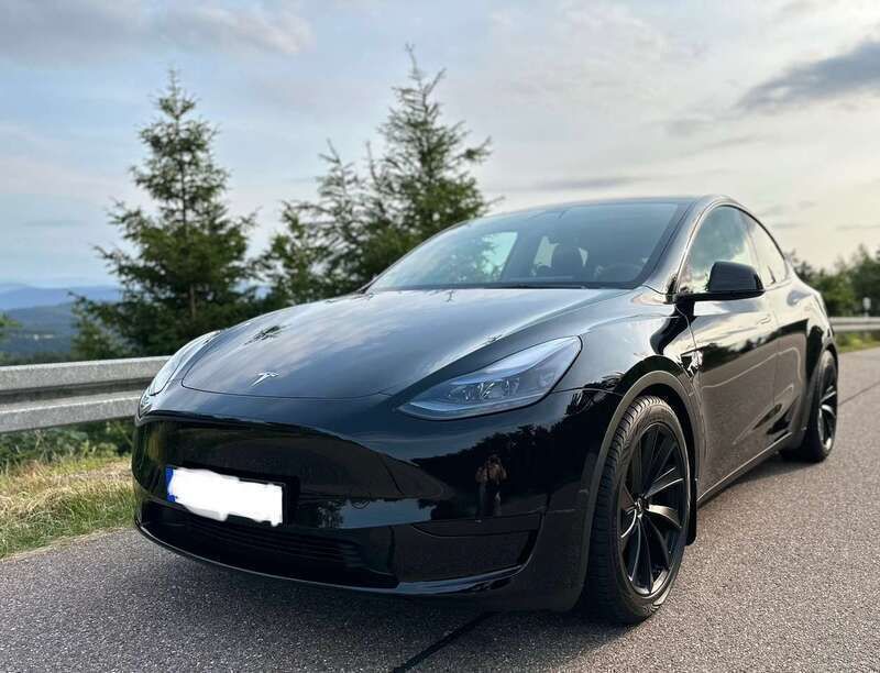 Schwarz Gebraucht 2023 Tesla Model Y SUV | 32.990 € (Guter Preis) - Bild 1/4