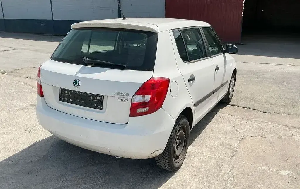 Gebraucht Skoda Fabia 75 PS (55 kW) 2012 Weiß Limousine
