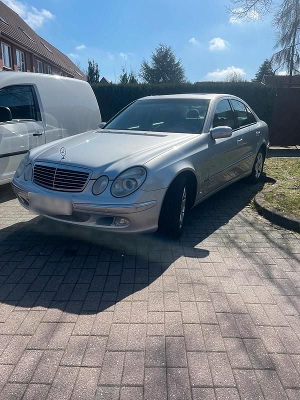Gebraucht Mercedes E240 177 PS (130 kW) 2003 Silber Limousine