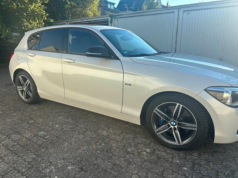 Weiß Gebraucht 2013 BMW 125 M Sport Kleinwagen | 8.750 € (Guter Preis) - Bild 1/4