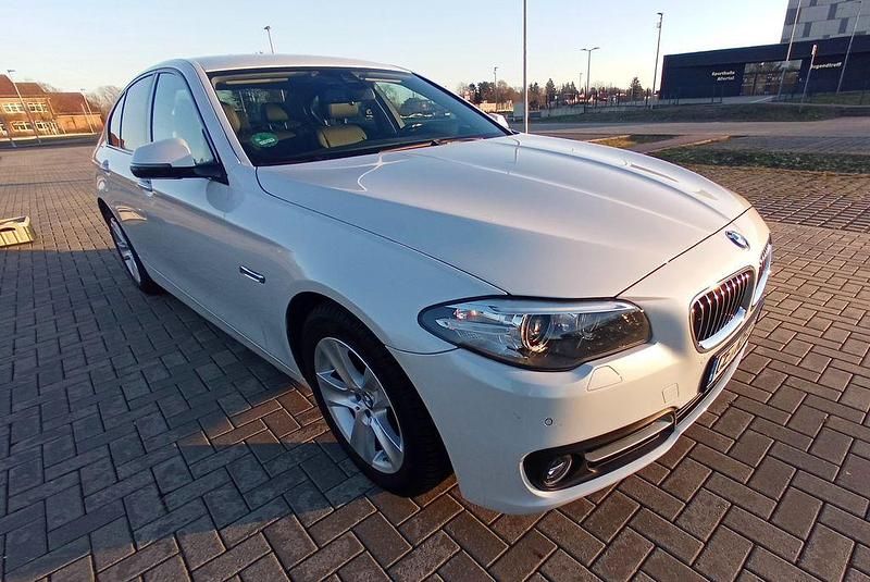 Gebraucht BMW 520 Shadowline 190 PS (139 kW) 2016 Weiß Limousine