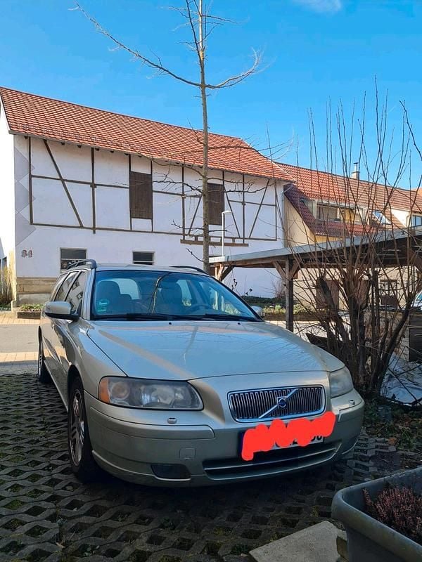 Gebraucht Volvo V70 170 PS (125 kW) 2007 Gold Kombi