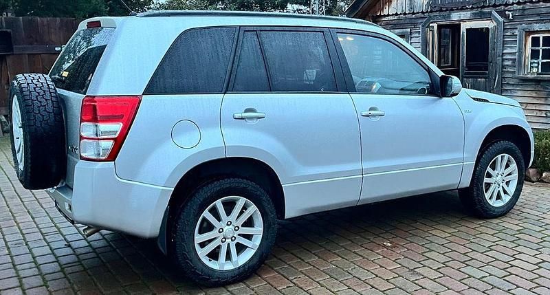 Gebraucht Suzuki Grand Vitara 129 PS (94 kW) 2011 Silber SUV