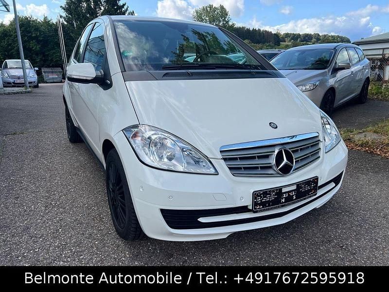 Weiß Gebraucht 2011 Mercedes A180 Limousine | 9.999 € (Teuer) - Bild 1/3