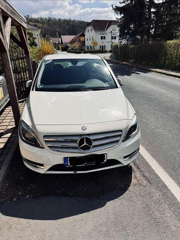 Second-hand Mercedes B180 122 CP (89 kW) 2016 Alb Monovolum