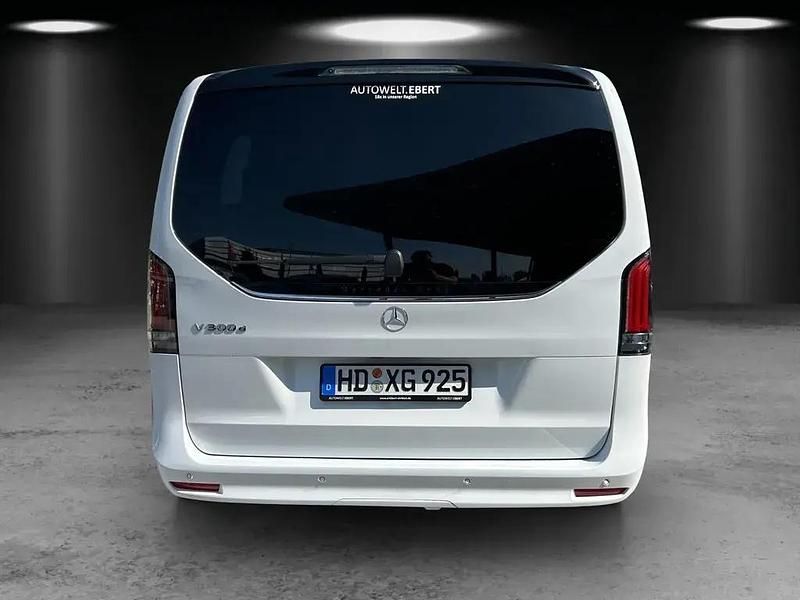 Gebraucht Mercedes V300 Style 237 PS (174 kW) 2024 Weiß Van / Kleinbus