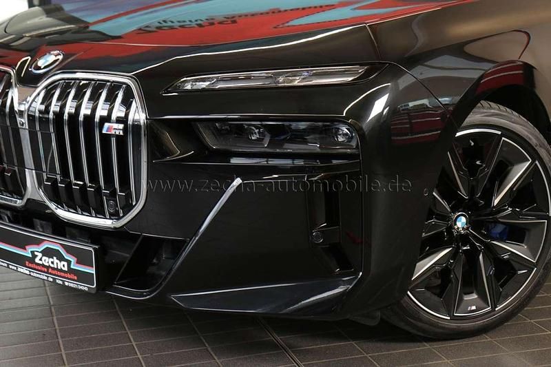 Gebraucht BMW 760 571 PS (419 kW) 2024 Black sapphire (475) Limousine