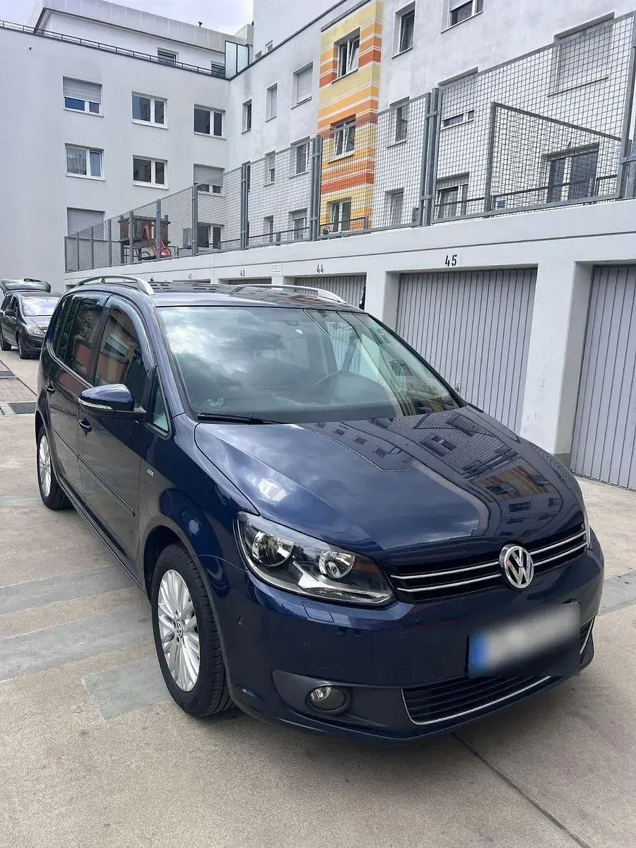 Gebraucht VW Touran Cup 140 PS (102 kW) 2014 Blau Van / Kleinbus