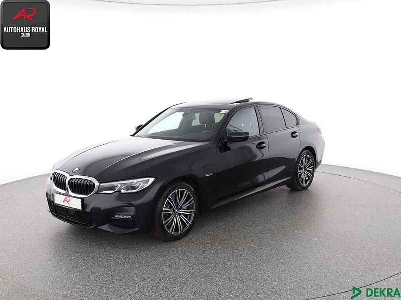 Black sapphire Gebraucht 2022 BMW 330e M Sport Limousine | 30.880 € (Fairer Preis) - Bild 1/4