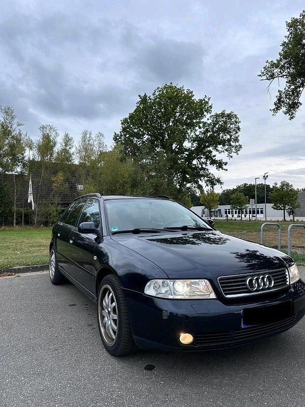 Blau Gebraucht 2000 Audi A4 Basis Kombi | 1.500 € (Fairer Preis) - Bild 1/4