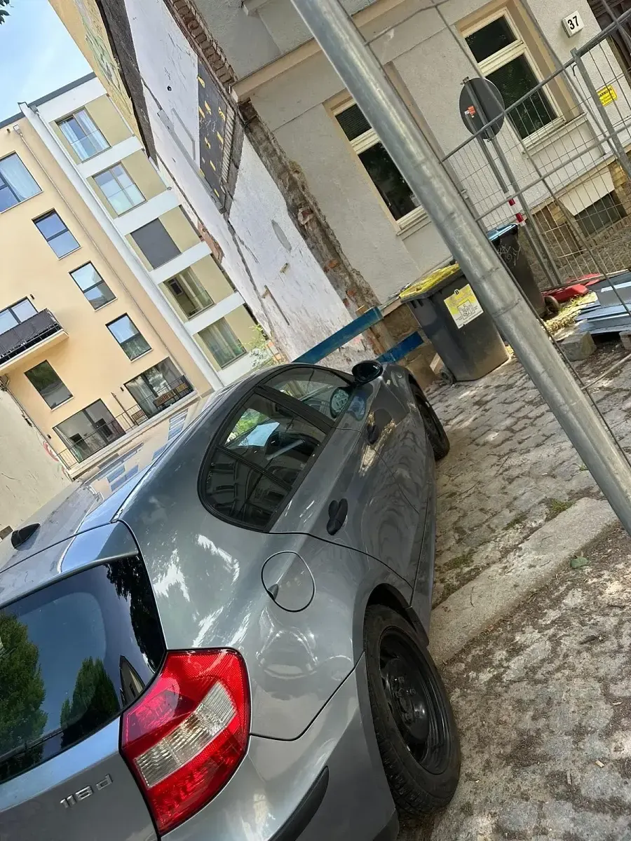 Gebraucht BMW 118 122 PS (89 kW) 2005 Grau Kleinwagen