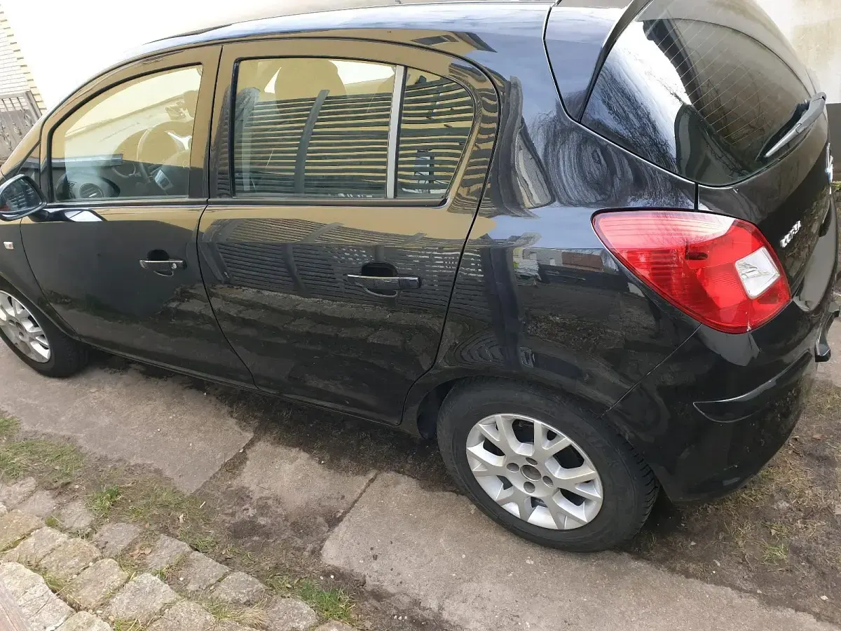 Gebraucht Opel Corsa 86 PS (63 kW) 2012 Schwarz Kleinwagen