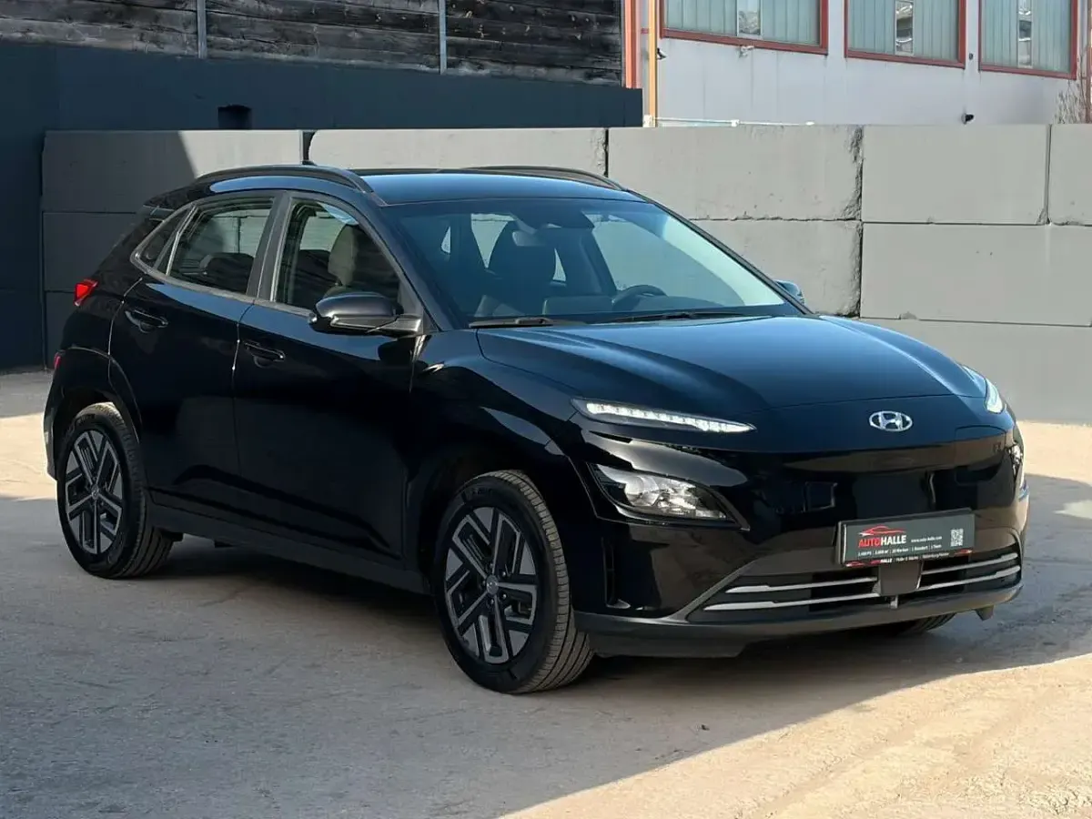 Gebraucht Hyundai Kona Select 100 kW (136 PS) 2022 Schwarz SUV