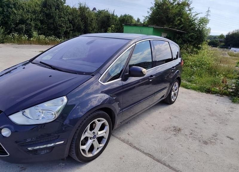 Grau Gebraucht 2011 Ford S-MAX S Van / Kleinbus | 4.000 € (Superpreis) - Bild 1/2