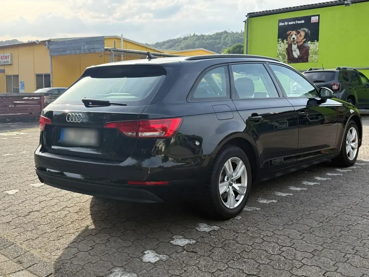 Gebraucht Audi A4 150 PS (110 kW) 2015 Schwarz Kombi