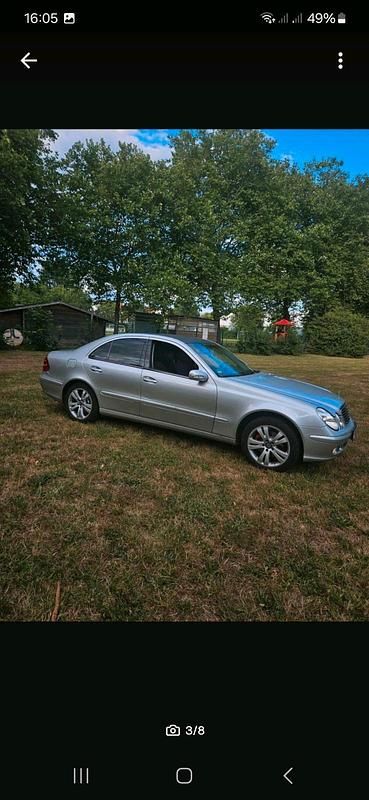 Silber Gebraucht 2004 Mercedes E220 Limousine | 3.300 € (Fairer Preis) - Bild 1/4