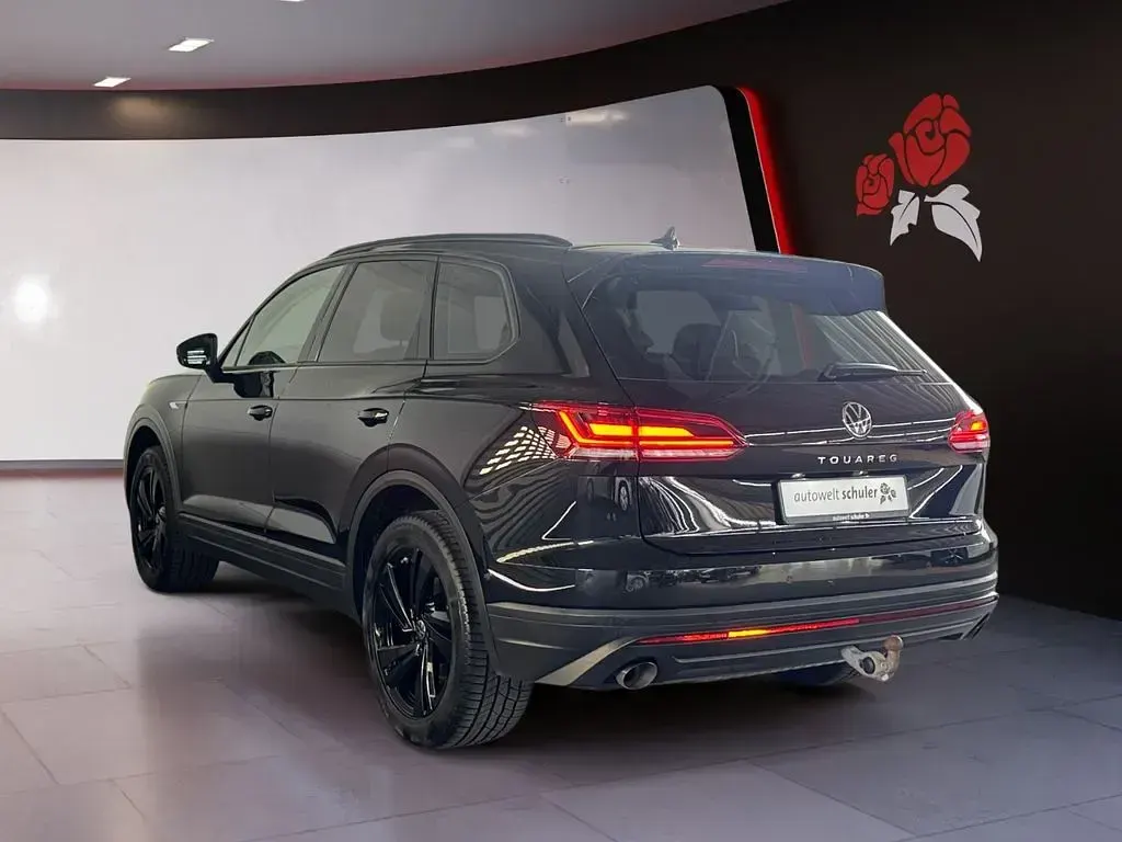 Gebraucht VW Touareg Basis 231 PS (169 kW) 2022 Grenadillschwarz metallic SUV