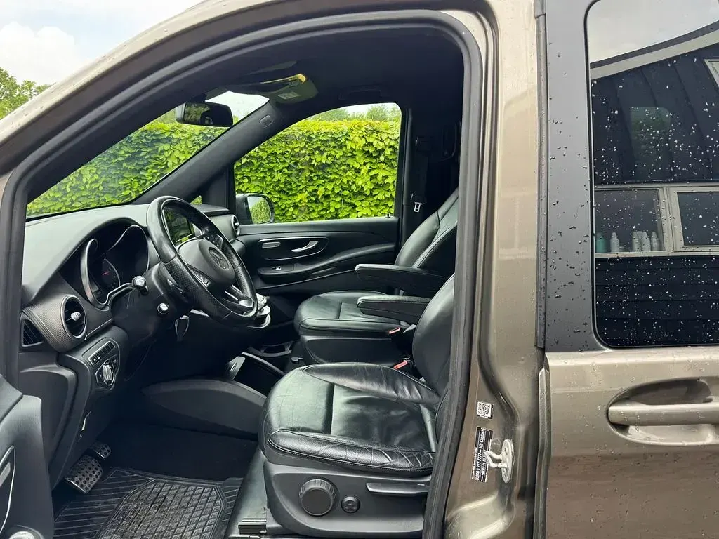 Gebraucht Mercedes V250 Avantgarde Edition 190 PS (139 kW) 2014 Braun Van / Kleinbus