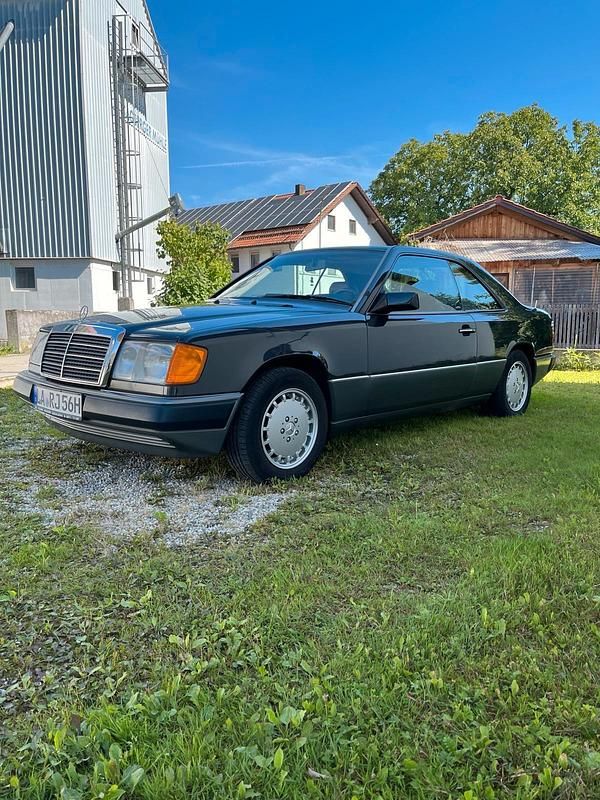 Second-hand Mercedes E300 179 CP (131 kW) 1990 Gri Coupe