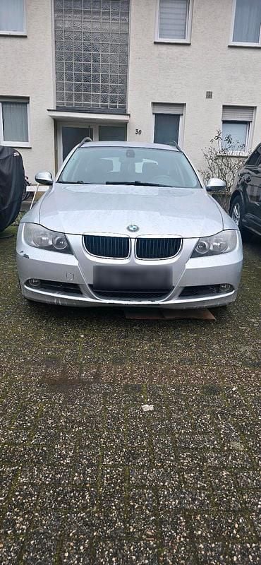 Gebraucht BMW 320 150 PS (110 kW) 2006 Silber Kombi