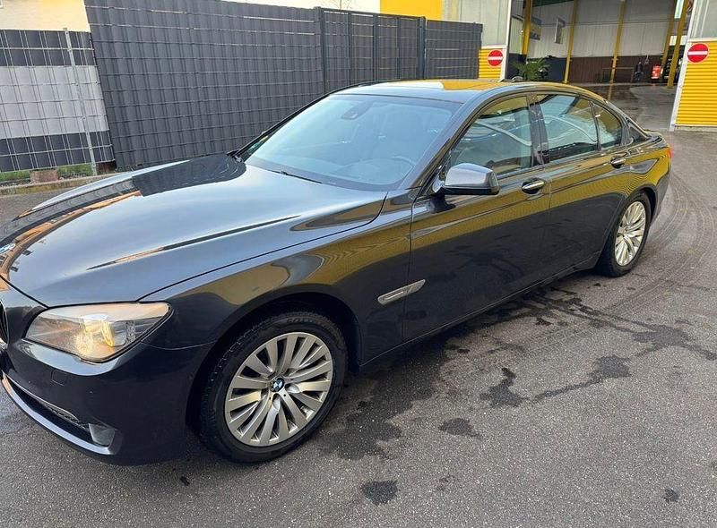 Gebraucht BMW 740 Shadowline 306 PS (225 kW) 2010 Grau Limousine