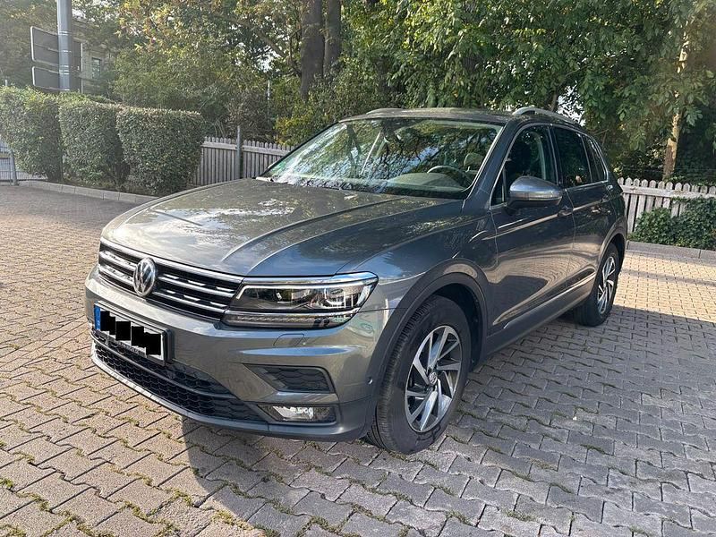 Grau Gebraucht 2018 VW Tiguan Join SUV | 21.490 € (Guter Preis) - Bild 1/4