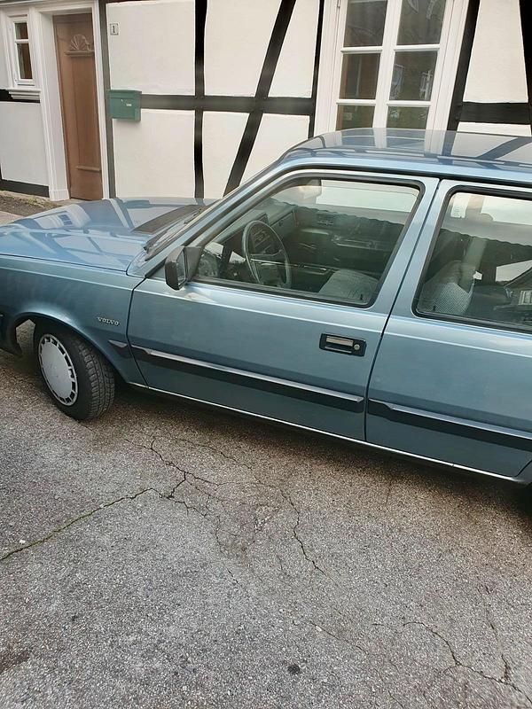 Blau Gebraucht 1989 Volvo 340 Kleinwagen | 2.000 € - Bild 1/4