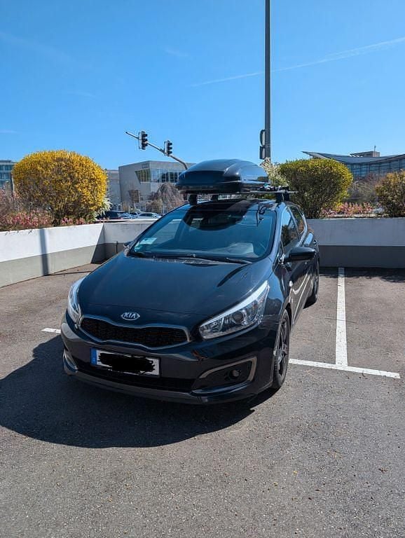 Gebraucht Kia Ceed DREAM-TEAM Edition 101 PS (74 kW) 2015 Schwarz Kleinwagen