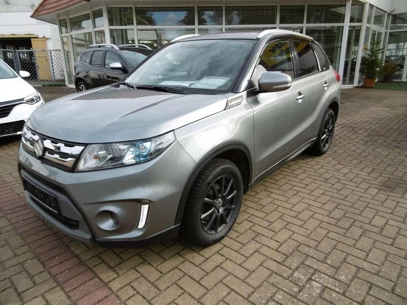 Grau Gebraucht 2017 Suzuki Vitara Comfort SUV | 10.490 € (Guter Preis) - Bild 1/4