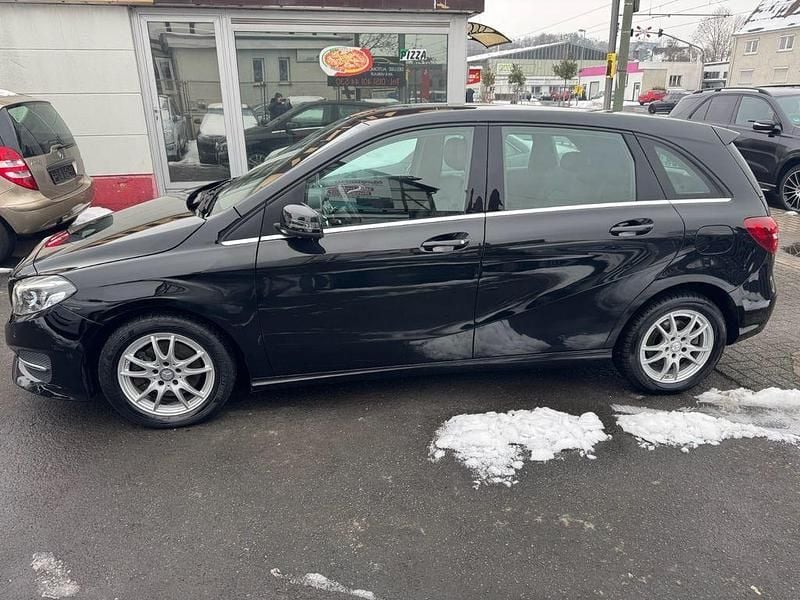 Gebraucht Mercedes B180 122 PS (89 kW) 2016 Schwarz Van / Kleinbus