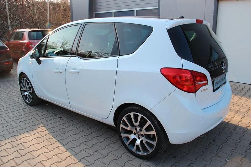 Gebraucht Opel Meriva Color Edition 140 PS (102 kW) 2012 Weiß Van / Kleinbus