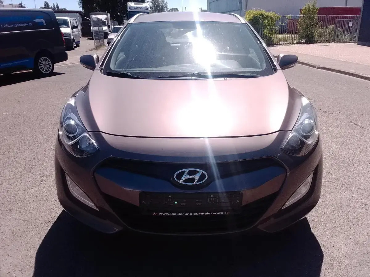 Gebraucht Hyundai i30 90 PS (66 kW) 2013 Grau Kombi