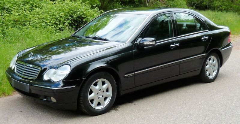 Schwarz Gebraucht 2004 Mercedes C180 Elegance Limousine | 4.300 € (Fairer Preis) - Bild 1/4